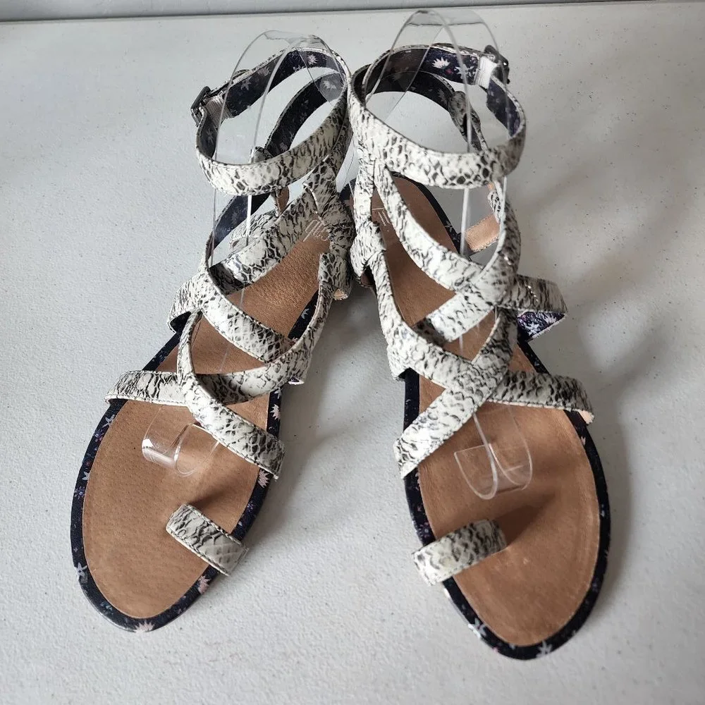 Cabi Sandals "NEW" - Picture 12 of 15